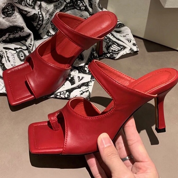 NWT cherry red leather square toe thong 3” kitty heel discontinued toe loop FIRM - Picture 2 of 15